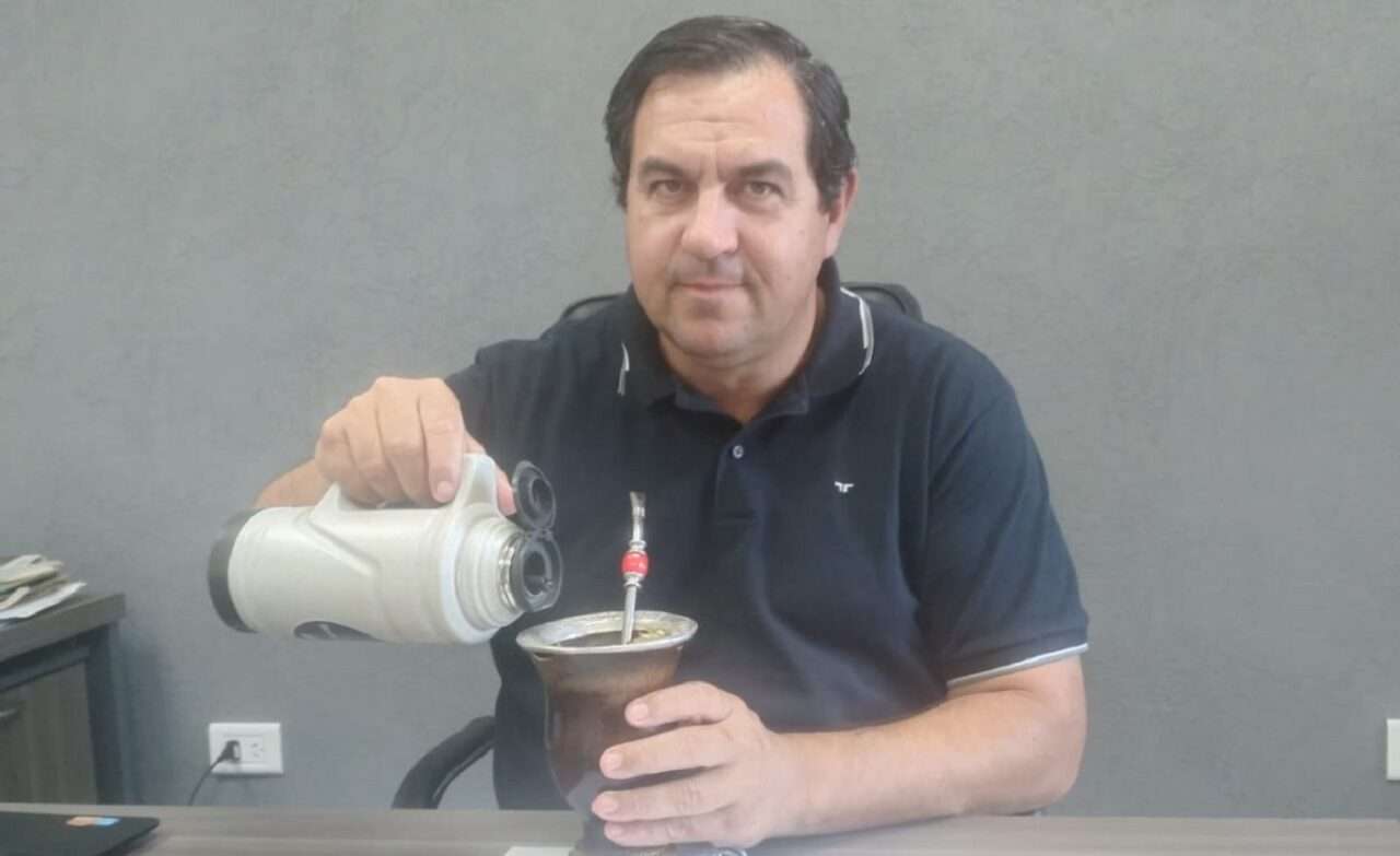 Vallejos decretó la rebaja de los sueldos de sus secretarios