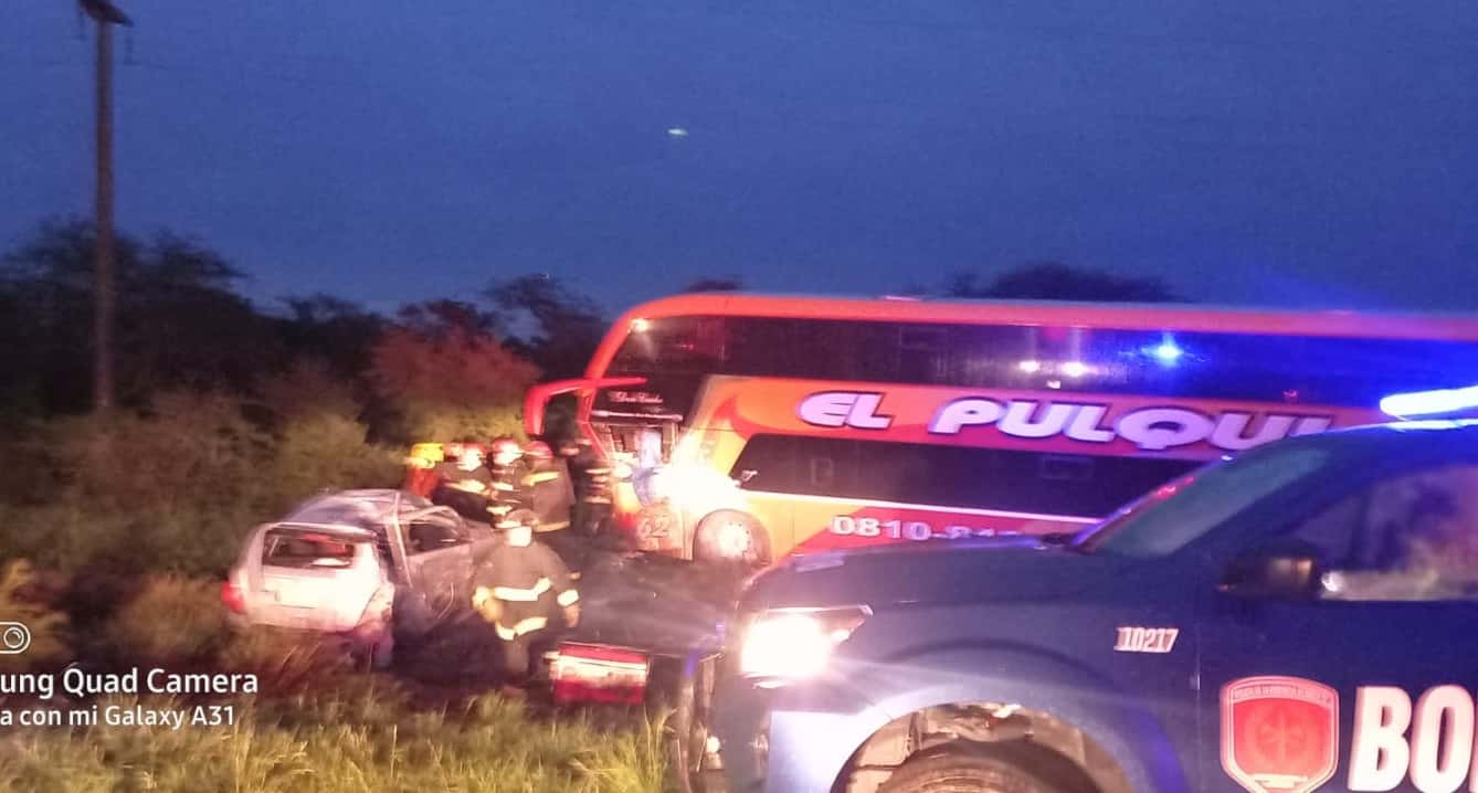 Una mujer paraguaya falleció en un choque entre un colectivo y una camioneta