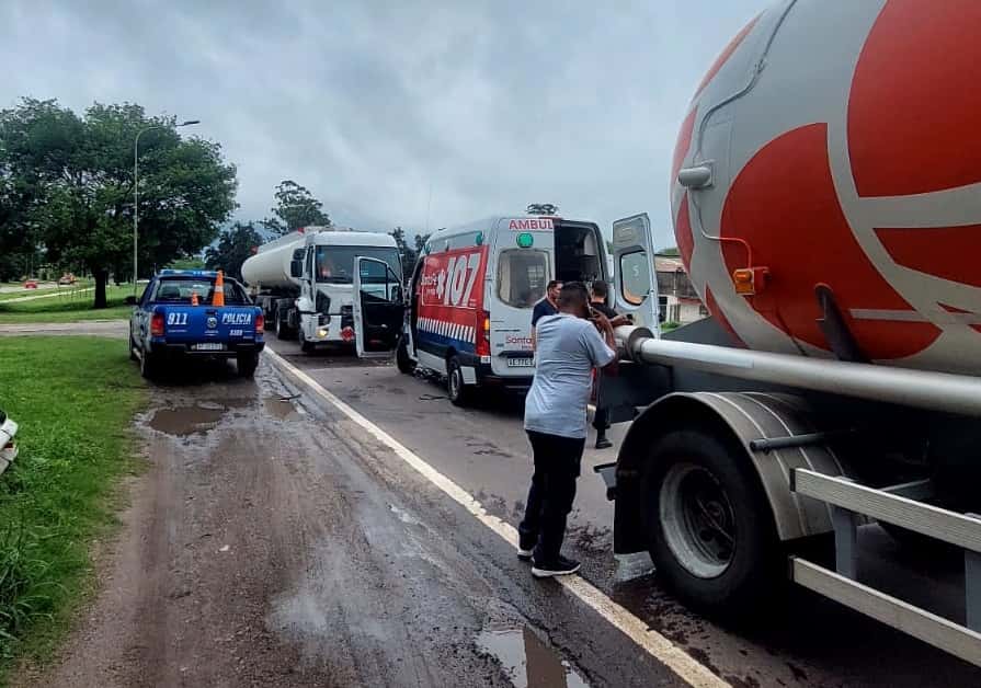 Dos camiones cisterna chocaron en el acceso norte a Avellaneda