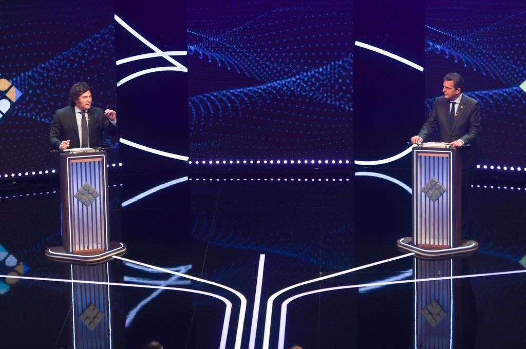“Vamos a construir politicas de Estado con diálogo y consenso”, arrancó proponiendo Massa, mientras que Milei aseguró saber como hacer crecer la economía, crear puestos de trabajo, terminar con la inflación y, con el expertise de su compañera de fórmula, con la inseguridad.