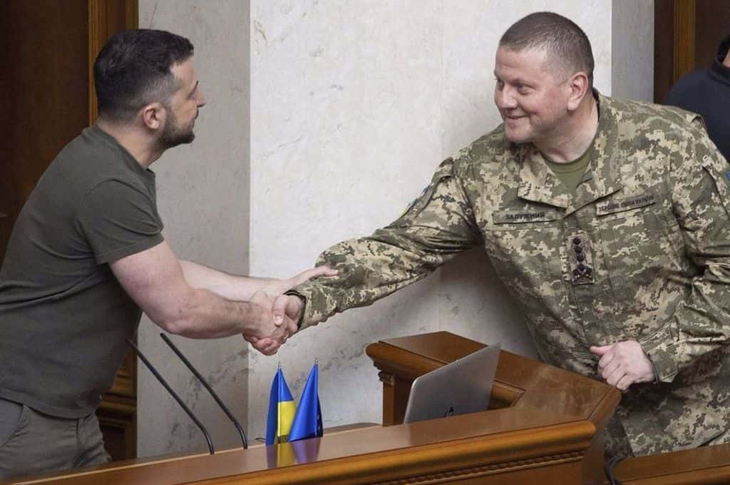 "Cuenta en su haber con éxitos en defensa, como las operaciones en Kiev y también en ataque, como la operación para la liberación de Jarkov", agregó.