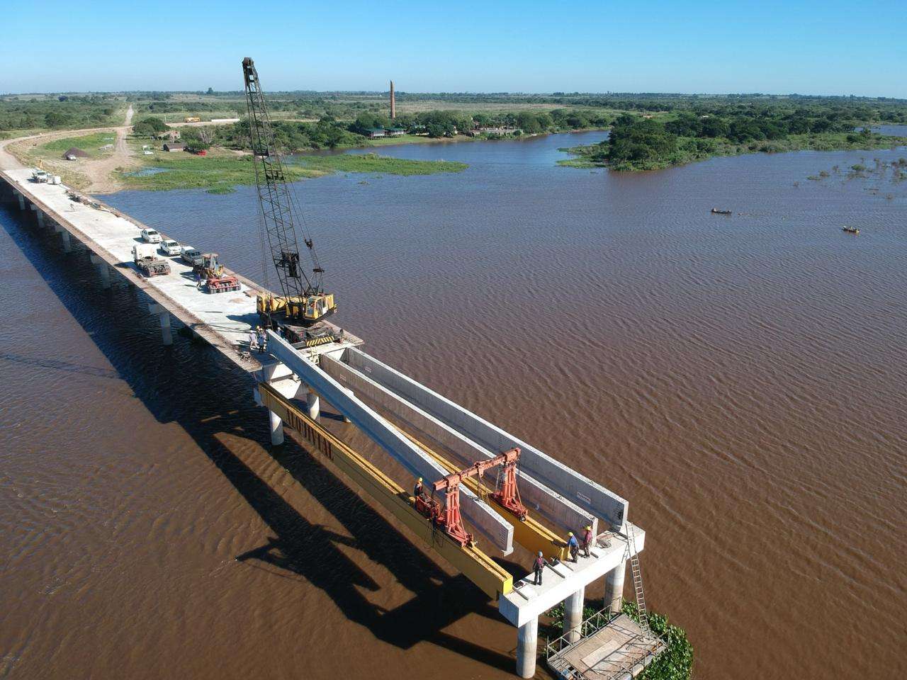 Es el cuarto puente más grande de la provincia de Santa Fe, y el primero que se ejecuta con el sistema de construcción de viga de lanzamiento, que permite construir sobre el agua.