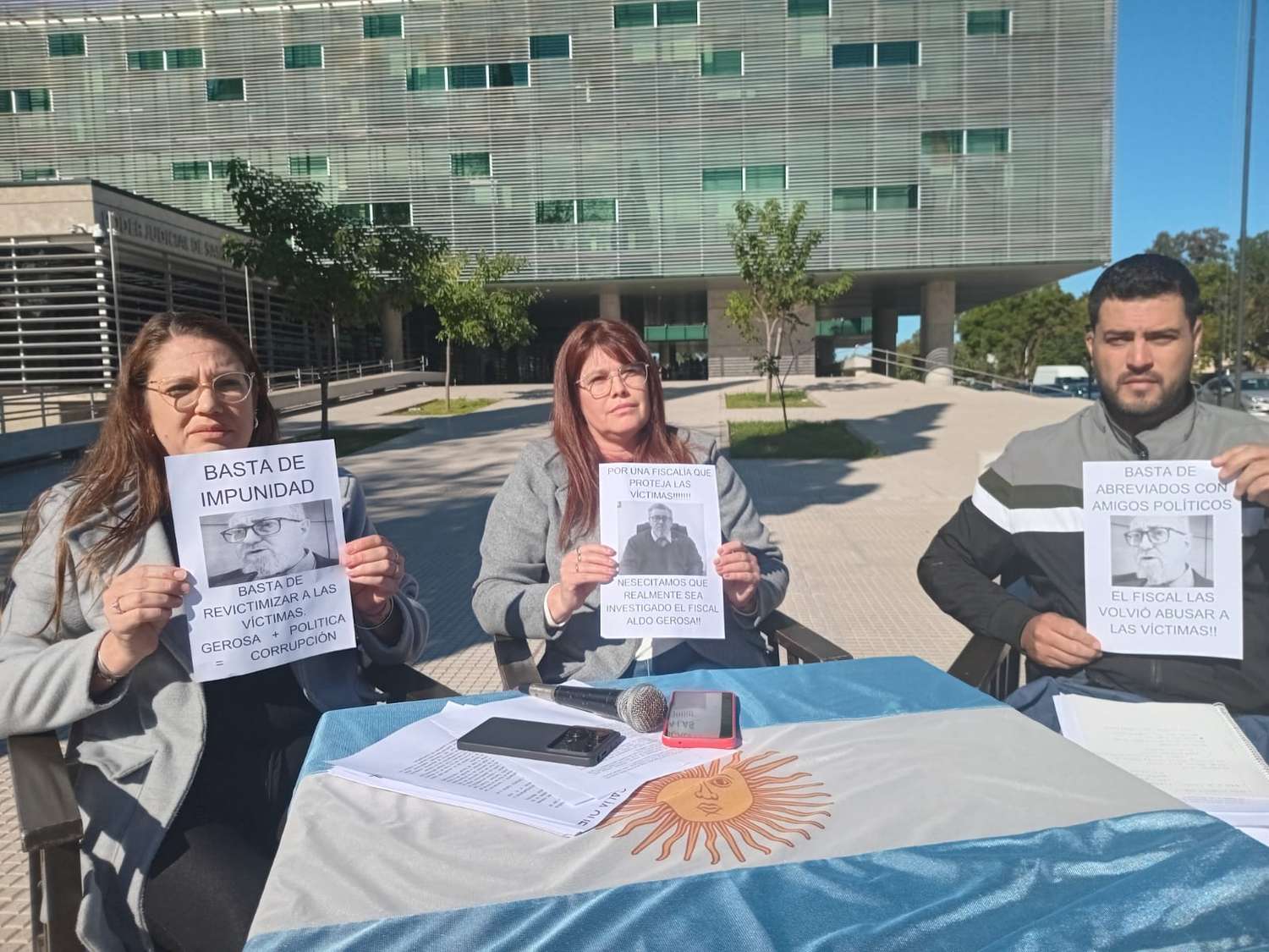 imagen Familiares de Marisa Galaz piden frenar la reincorporación del fiscal Aldo Gerosa