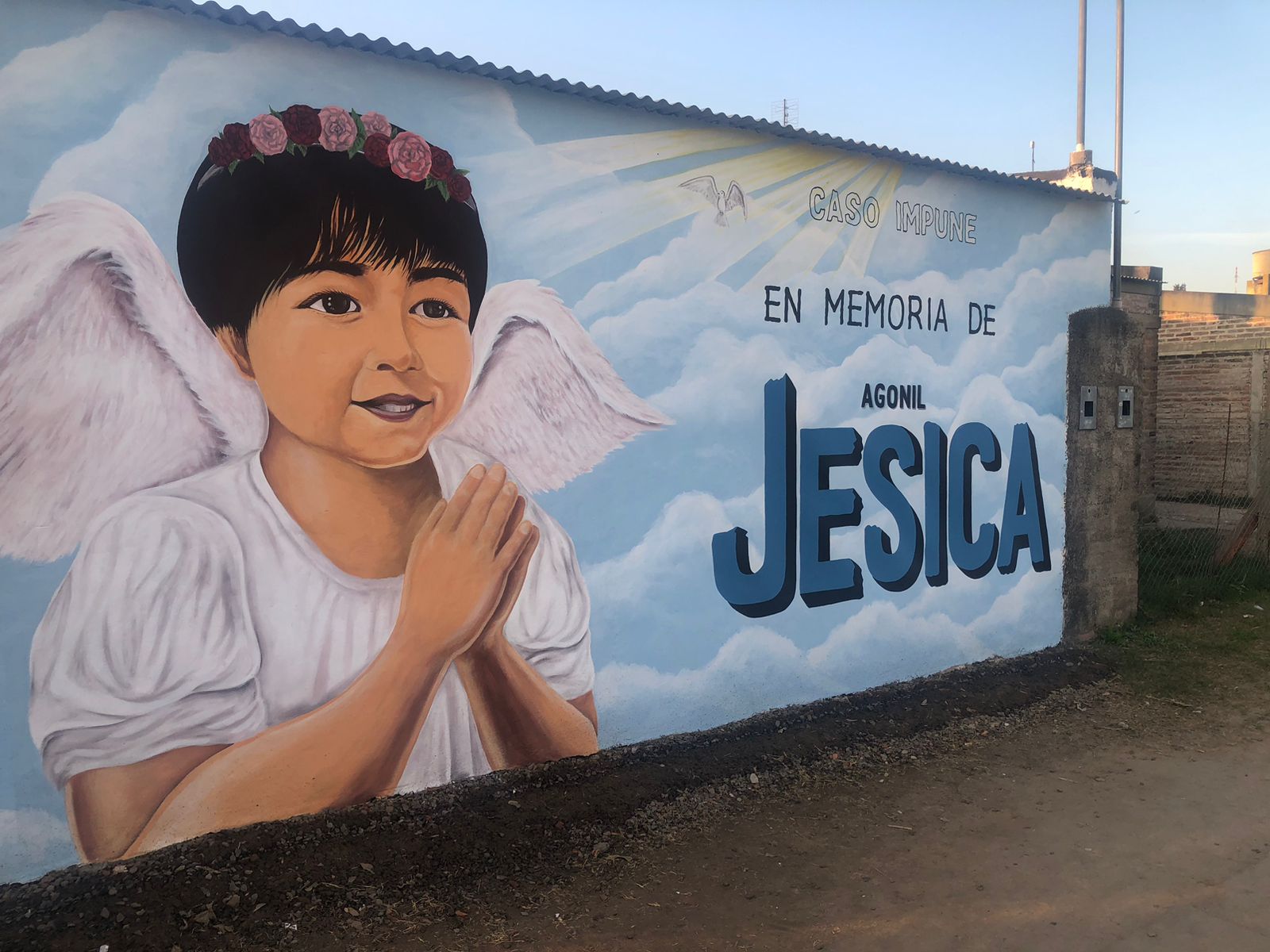 Familiares de Jesica Rocío Agonil restauraron el mural hecho en su memoria