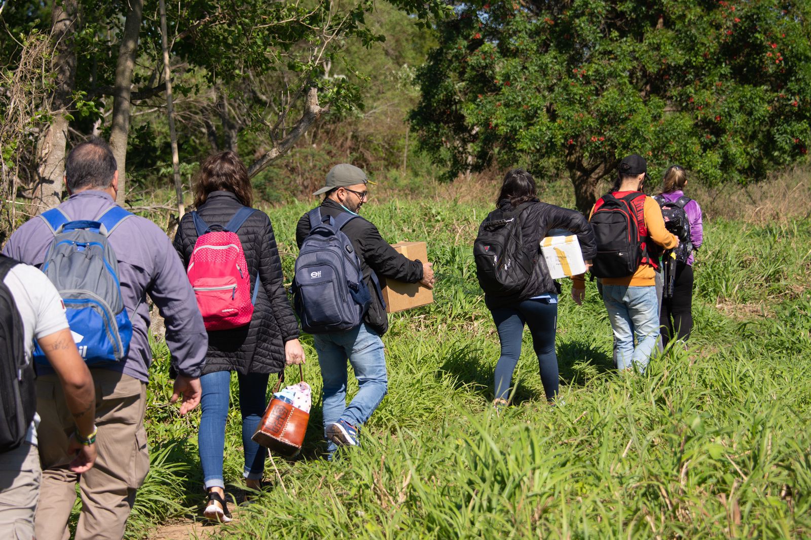 Contingente del gobierno provincial en la Isla Guaycurú.